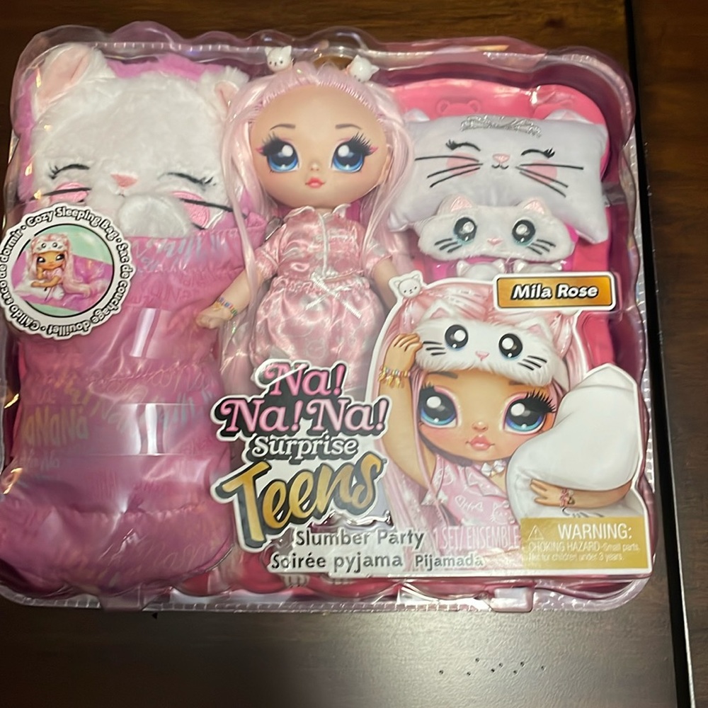 Mila Rose na!na! na! Surprise Teens slumber party set